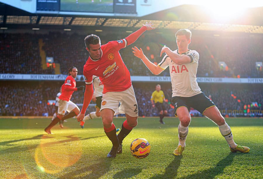 Robin van Persie of Manchester United tangles with Jan Vertonghen of Tottenham Hotspur, White Hart Lane, 2014